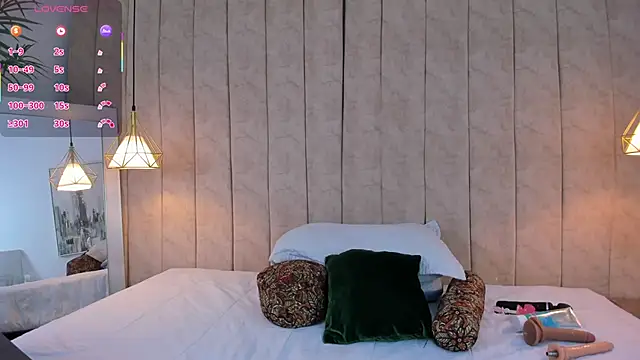 Snapshot of Anantaa_ chatting on 09.19.25 Anantaa online show from 09.19.25