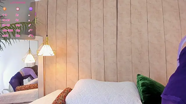 Snapshot of Anantaa_ chatting on 09.27.25 Anantaa online show from 09.27.25