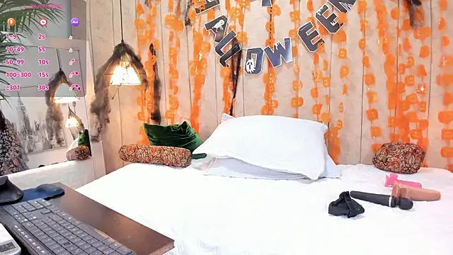 Snapshot of Anantaa_ chatting on 10.20.25 Anantaa online show from 10.20.25