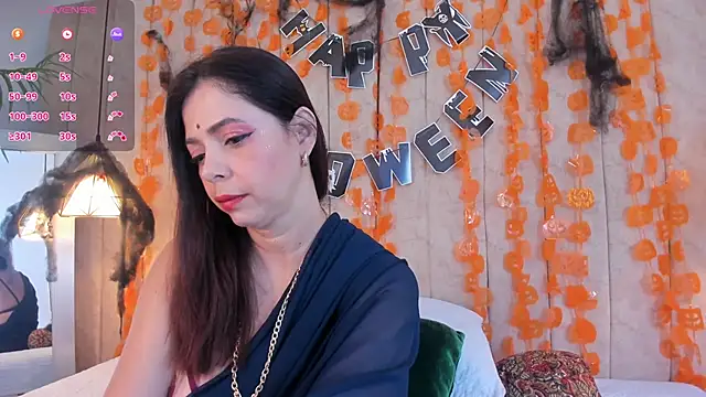 Snapshot of Anantaa_ chatting on 10.23.25 Anantaa online show from 10.23.25