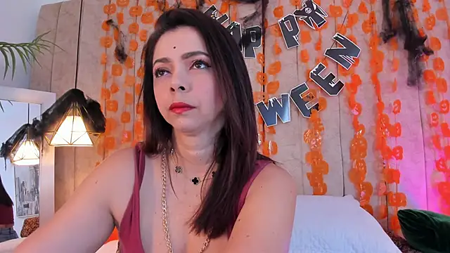 Snapshot of Anantaa_ chatting on 10.25.25 Anantaa online show from 10.25.25