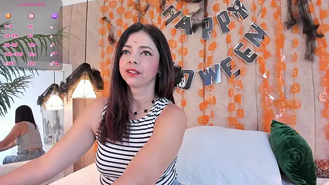 Snapshot of Anantaa_ chatting on 10.27.25 Anantaa online show from 10.27.25