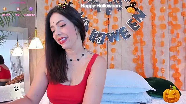 Snapshot of Anantaa_ chatting on 10.30.25 Anantaa online show from 10.30.25