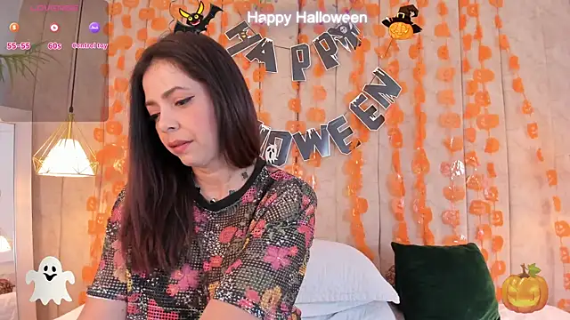 Snapshot of Anantaa_ chatting on 10.31.25 Anantaa online show from 10.31.25