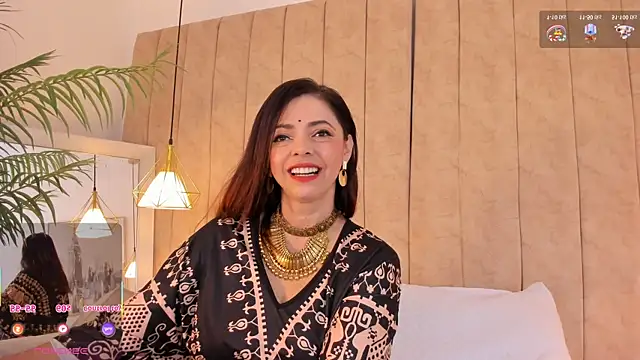 Snapshot of Anantaa_ chatting on 11.17.25 Anantaa online show from 11.17.25