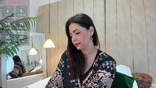 Snapshot of Anantaa_ chatting on 12.04.25 Anantaa online show from 12.04.25