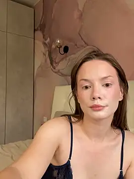 Rosie Holmes  online show from 09.27.25