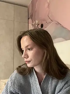 Rosie Holmes  online show from 10.11.25