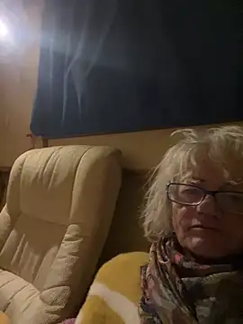 Snapshot of ladyboatlady chatting on 05.19.26 ladyboatlady online show from 05.19.26