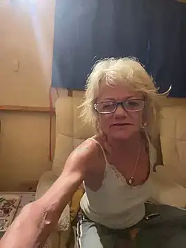Snapshot of ladyboatlady chatting on 05.27.26 ladyboatlady online show from 05.27.26