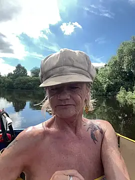 Snapshot of ladyboatlady chatting on 06.19.26 ladyboatlady online show from 06.19.26