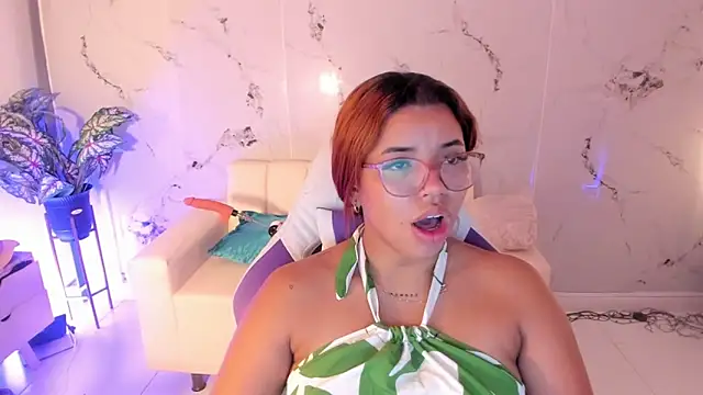 Snapshot of scarlett_enjoy1 chatting on 09.19.25 scarlett enjoy1 online show from 09.19.25
