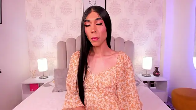 Snapshot of ShaynaHosk chatting on 09.20.25 ShaynaHosk online show from 09.20.25