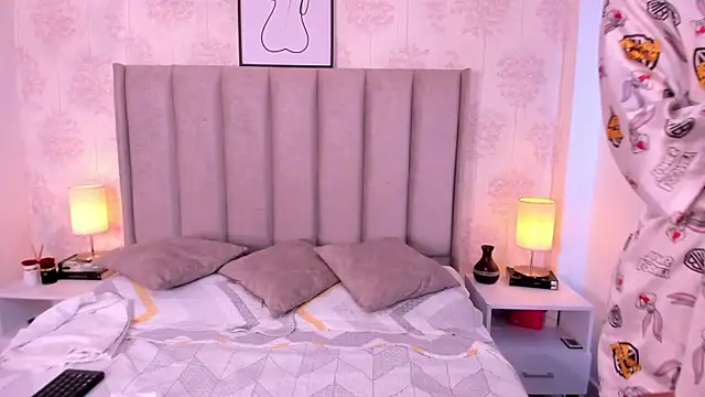 Snapshot of ShaynaHosk chatting on 06.25.26 ShaynaHosk online show from 06.25.26