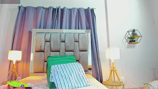 Karlaliones69 online show from 10.15.25