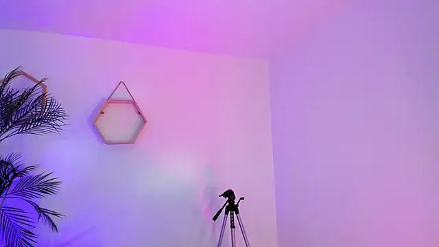 Hadid Jimenez  online show from 04.13.26