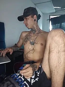 Snapshot of Tattoboy19cm chatting on 05.27.26 Tattoboy19cm online show from 05.27.26