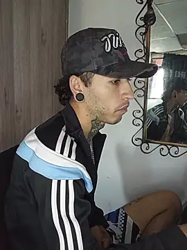 Snapshot of Tattoboy19cm chatting on 05.28.26 Tattoboy19cm online show from 05.28.26