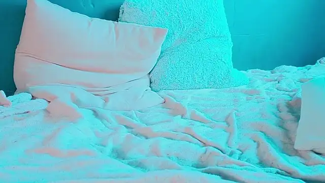 frankiefoxie  online show from 10.05.25