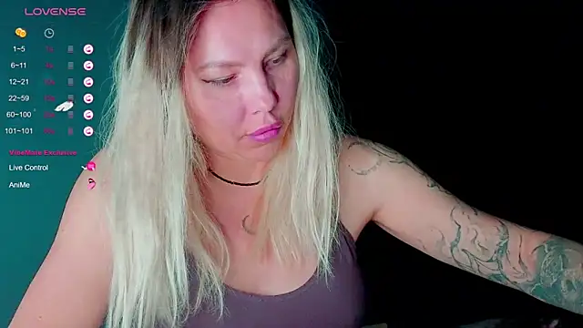 frankiefoxie  online show from 10.16.25