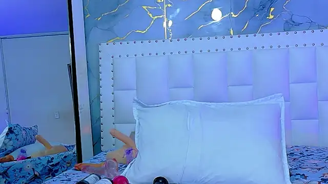 Snapshot of cutepetitee chatting on 04.22.26 cutepetitee online show from 04.22.26