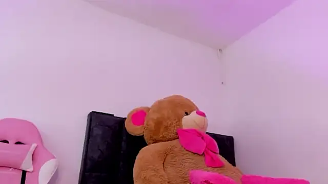 Snapshot of bellacruz3 chatting on 12.19.25 bellacruz3 online show from 12.19.25