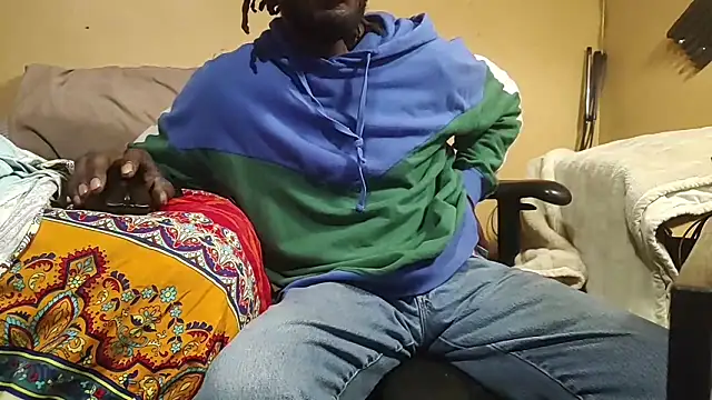 EYEzIAM online show from 10.11.25