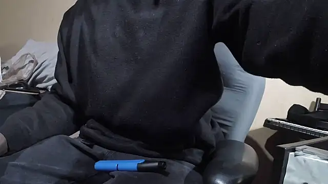 EYEzIAM online show from 02.04.26