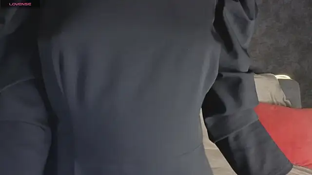 Agnes Wells online show from 12.21.25