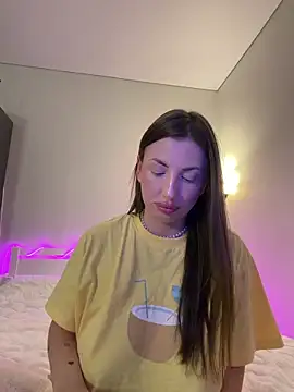 Snapshot of TiffaNoel chatting on 10.16.25 TiffaNoel online show from 10.16.25
