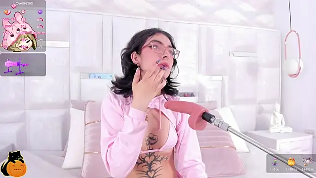 Snapshot of Im_Molly_Angel chatting on 10.28.25 Im Molly Angel online show from 10.28.25