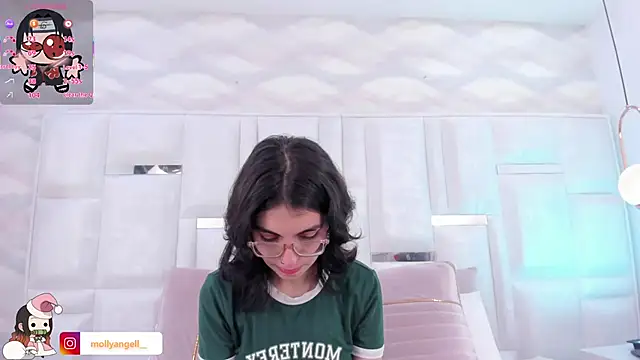 Snapshot of Im_Molly_Angel chatting on 12.04.25 Im Molly Angel online show from 12.04.25