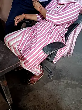 SIMRANSONU26 online show from 04.15.26