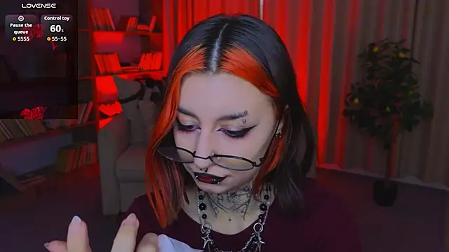 Snapshot of Mistress__Marcelline chatting on 06.08.26 Mistress Marcelline online show from 06.08.26