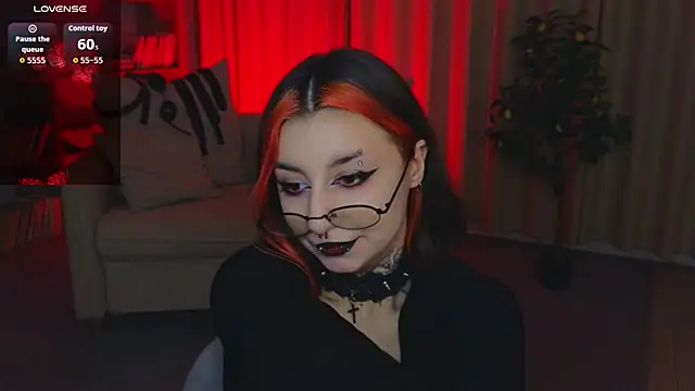 Snapshot of Mistress__Marcelline chatting on 06.11.26 Mistress Marcelline online show from 06.11.26