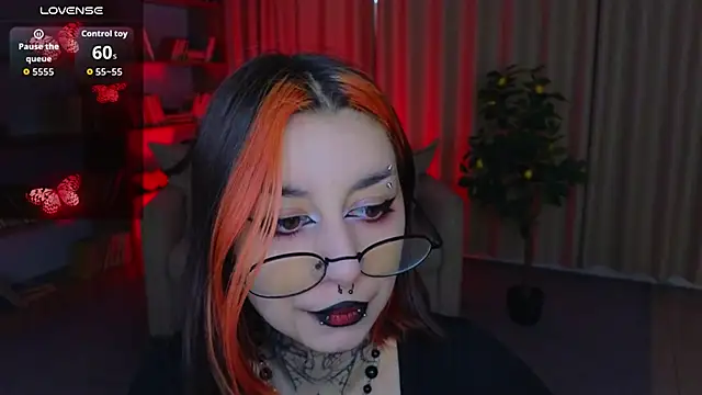 Snapshot of Mistress__Marcelline chatting on 06.18.26 Mistress Marcelline online show from 06.18.26