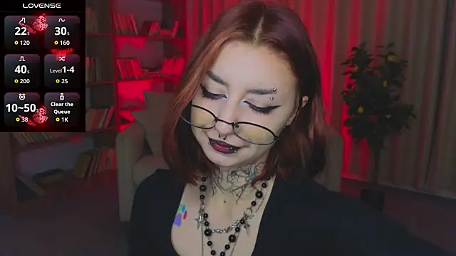 Snapshot of Mistress__Marcelline chatting on 06.26.26 Mistress Marcelline online show from 06.26.26