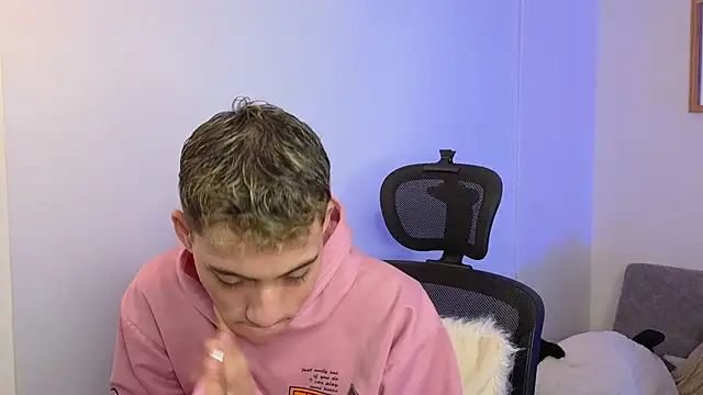 yulian vasquez online show from 10.08.25