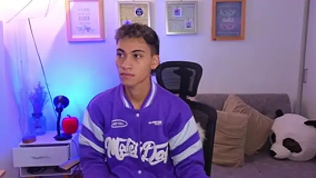 yulian vasquez online show from 11.06.25