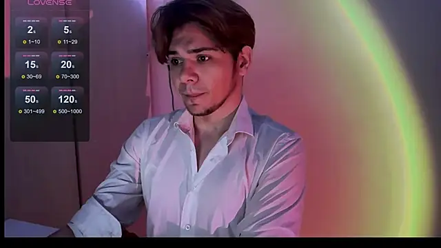 Snapshot of 1RobertTT chatting on 10.06.25 1RobertTT online show from 10.06.25