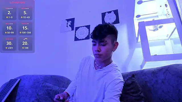 LoganTwink18 online show from 09.14.25