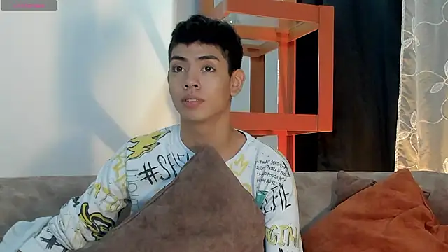 Snapshot of LoganTwink18 chatting on 02.07.26 LoganTwink18 online show from 02.07.26