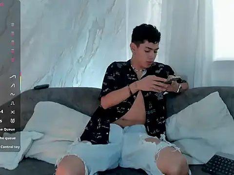 Snapshot of LoganTwink18 chatting on 02.22.26 LoganTwink18 online show from 02.22.26