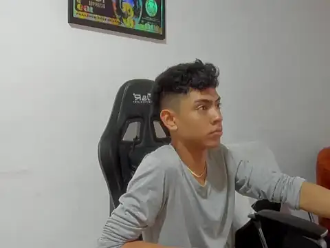 Snapshot of LoganTwink18 chatting on 03.03.26 LoganTwink18 online show from 03.03.26