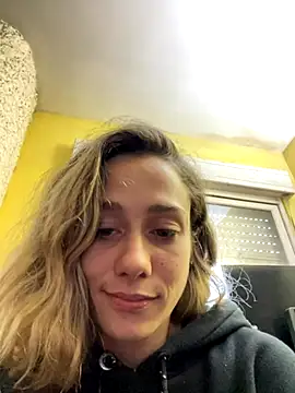 Snapshot of blond-96 chatting on 10.27.25 blond-96 online show from 10.27.25