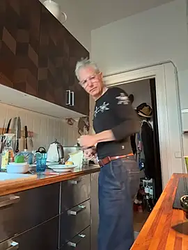 SexyLeon8 online show from 11.07.25