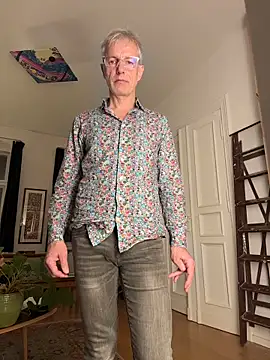 SexyLeon8 online show from 11.14.25