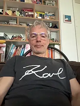 Snapshot of SexyLeon8 chatting on 04.24.26 SexyLeon8 online show from 04.24.26