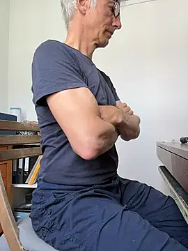 Snapshot of SexyLeon8 chatting on 06.17.26 SexyLeon8 online show from 06.17.26