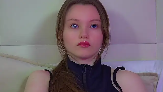 Snapshot of KeiraAsti chatting on 04.28.26 KeiraAsti online show from 04.28.26
